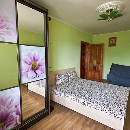 Babylon Apartments On Kievskaya Street Ривне Екстериор снимка