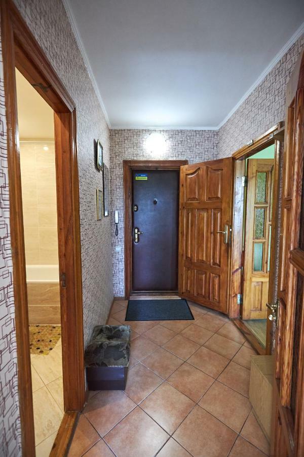 Babylon Apartments On Kievskaya Street Ривне Екстериор снимка
