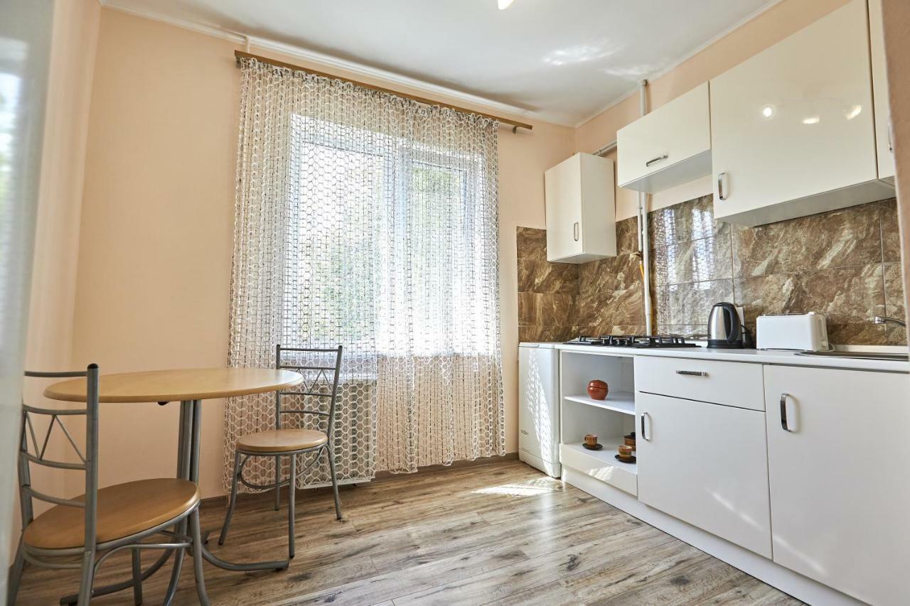 Babylon Apartments On Kievskaya Street Ривне Екстериор снимка