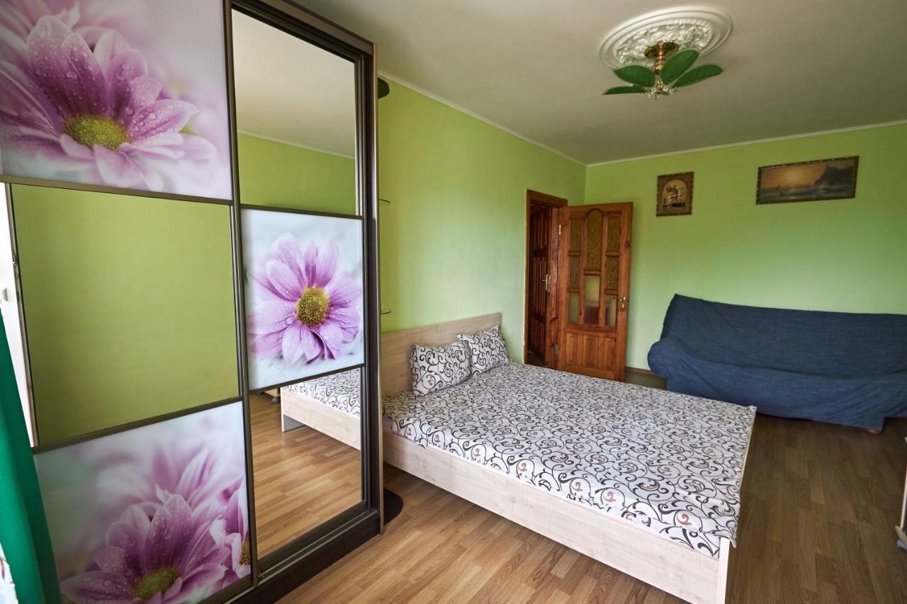 Babylon Apartments On Kievskaya Street Ривне Екстериор снимка